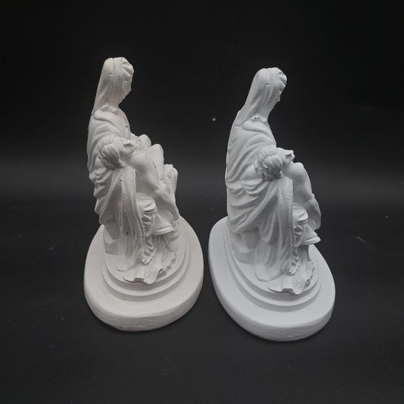 Vintage Plaster Statue of The Pieta -Holy Mary Holding - Picture 7 of 11